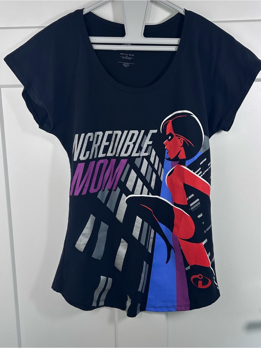 Disney Incredibles Women’s Tee in great condition